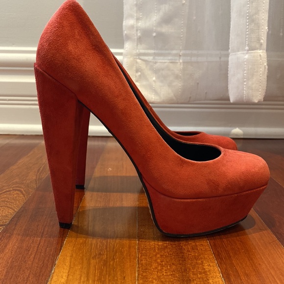 Red velvet heels - Picture 5 of 5